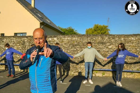 📸 Voici les clichés de la chaîne humaine organisée par Notre-Dame Carentan pour son bicentenaire… 🧍‍♀️🧍‍♂️🧍